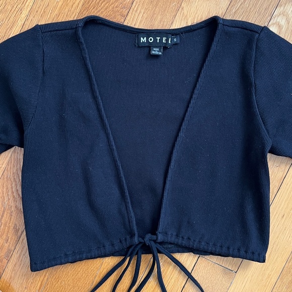 Motel Quarter Sleeve Tight Fit Tie Front Open V Crop Top Blouse Tee Size S - Picture 4 of 12